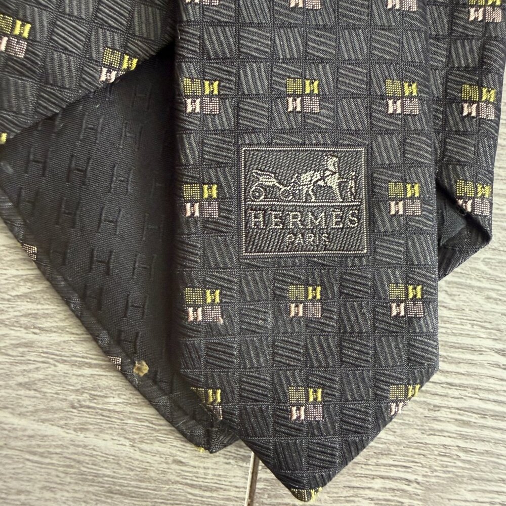 Hermès Paris Silk Tie Dark Gray Geometric Pattern Luxury Designer - Picture 3 of 6